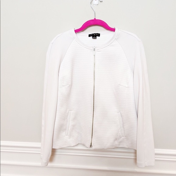 TRIBAL White Zip-Up Top Size Medium - Picture 2 of 8